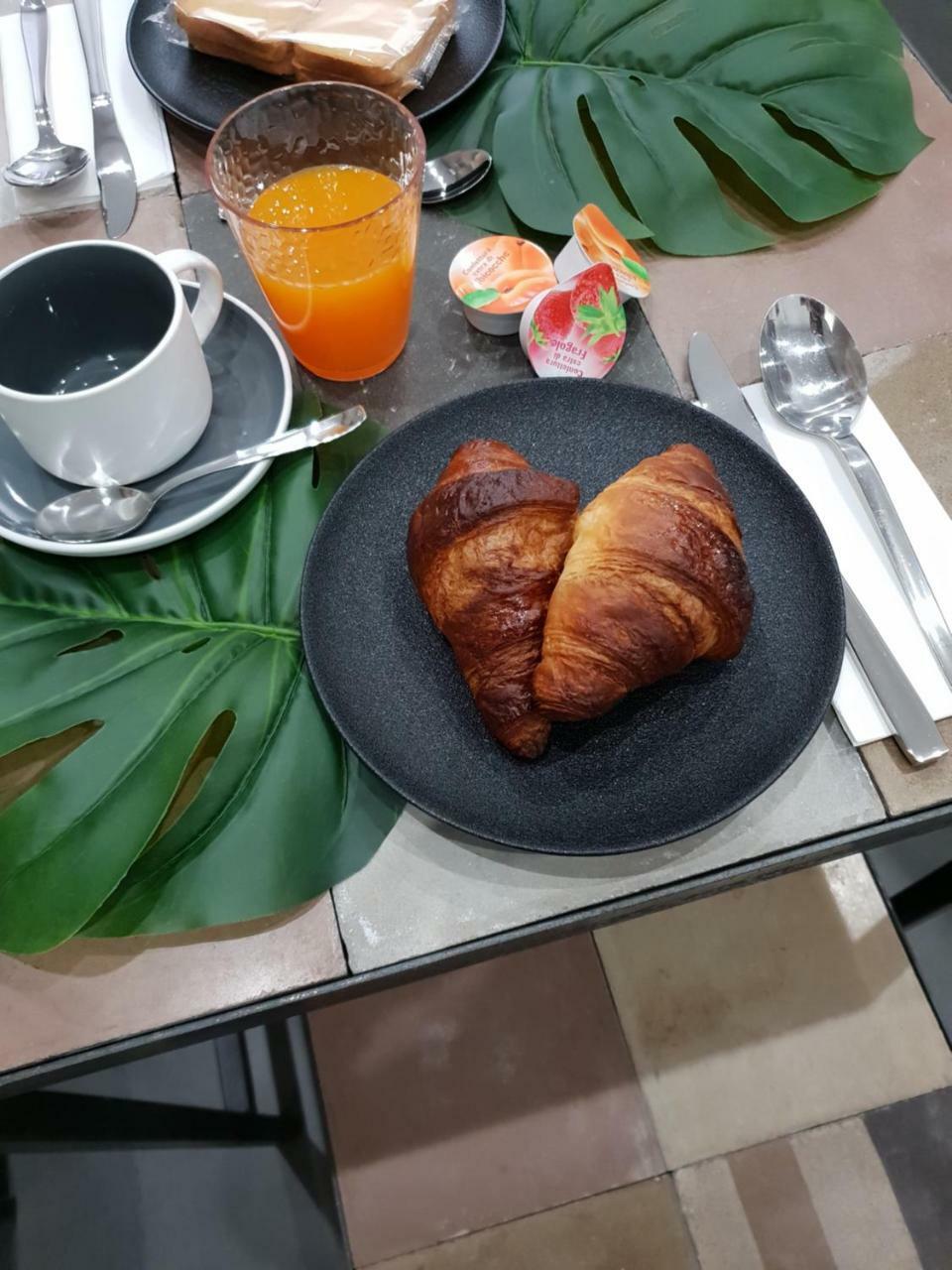 Palermo Inn Suite Couette-café